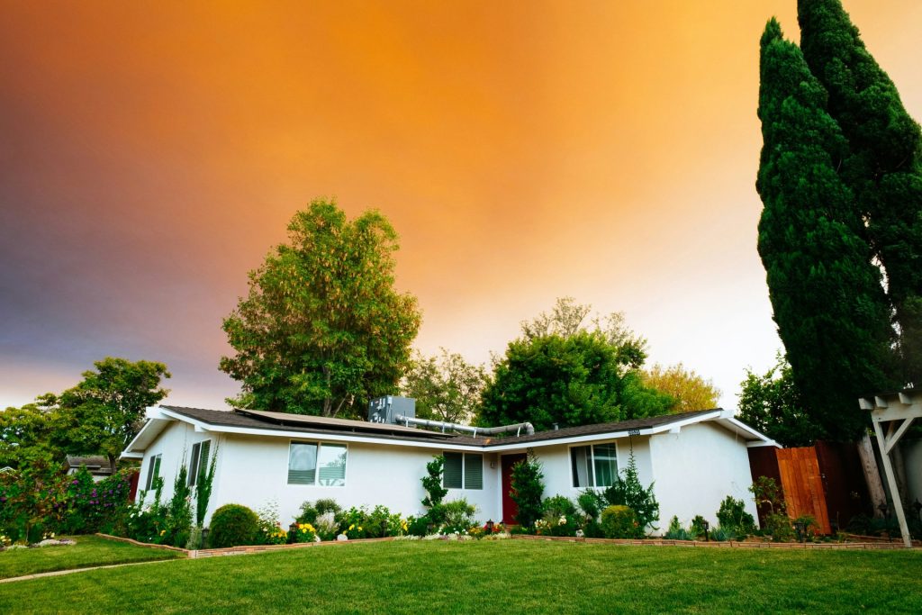 fotografía de paisaje de casa bungalow